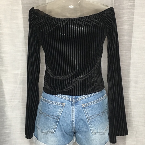 L.A. Hearts Ribbed Off-Shoulder Bell Sleeve Top - Picture 3 of 5